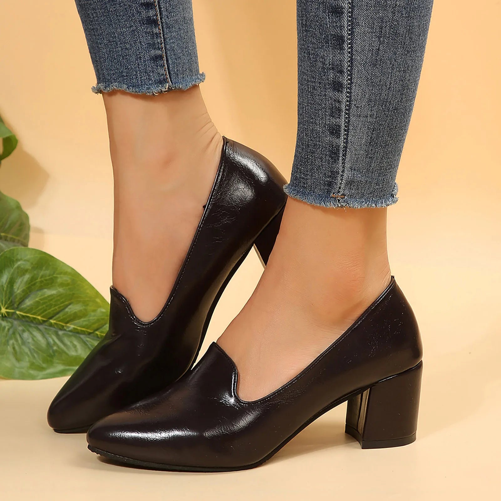 Ladies Thick Heeled Leather Shoes Glossy Comfortable Casual Breathable Shallow Mouth Large Size Casual Shoes Middle Heel Shoes